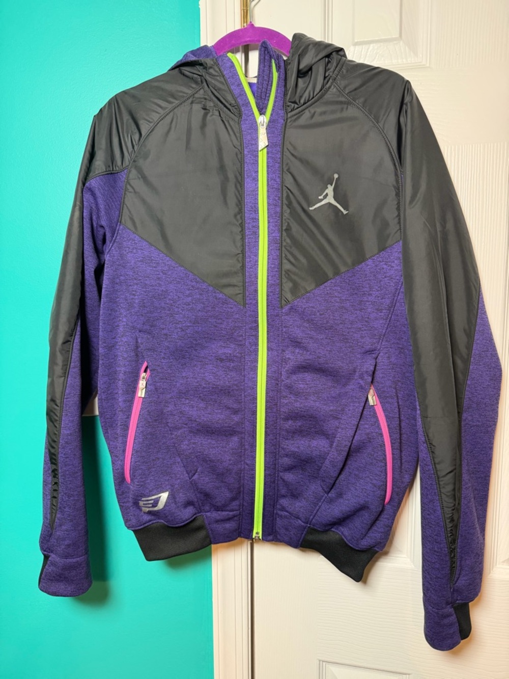 Jordan CP3.VII Hyperfly hoodie men’s size small can fit a wmn’s medium